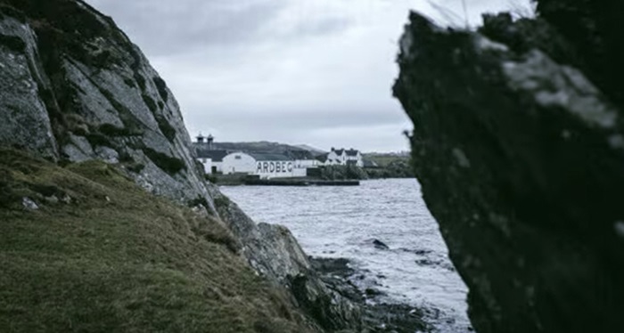 La distillerie Ardbeg - Islay - Ecosse - Mer